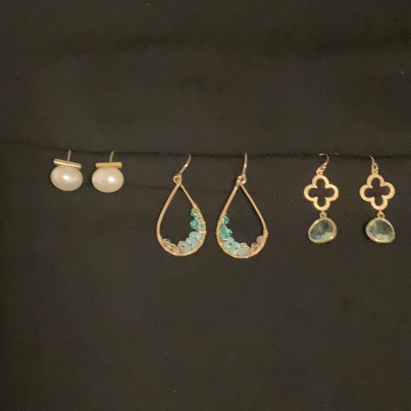 Earring bundle - Picture 1 of 4